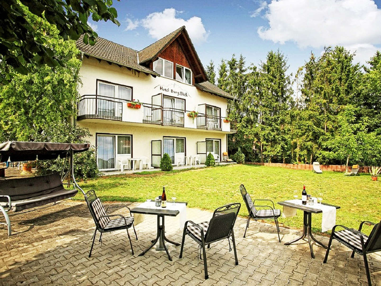 3 Tage Romantische Kuschelauszeit inkl. Sekt & Sauna für Zwei in der Region Rhein - Hunsrück - Nahe