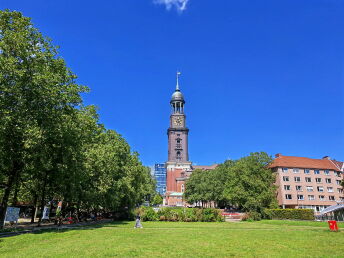 6 Tage die Metropole Hamburg erleben mit Bus und Bahn