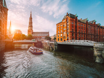 AHOI! Maritime Auszeit in Hamburg inkl. Hafenrundfahrt mitten auf der Elbe - 4 Tage