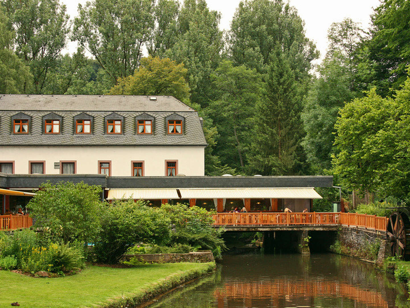 Vulkan-Wellness in der Eifel inkl. Schlemmermenü & Massage