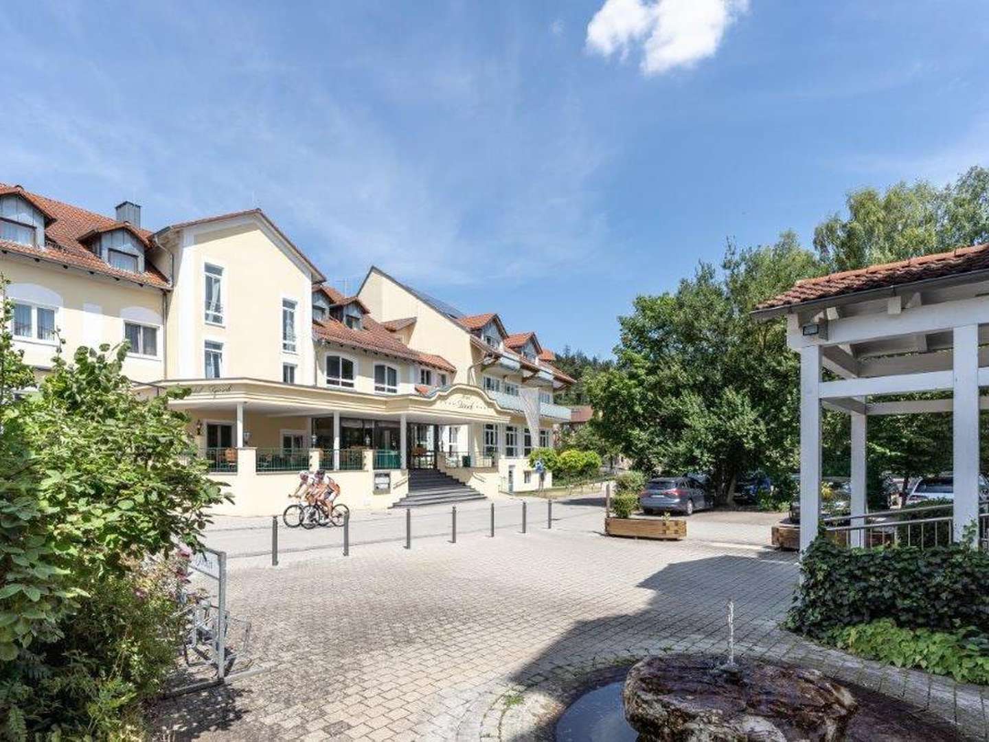 Mädels on Tour - 7 Tage inkl. VIP Shopping Einladung ins Ingolstadt Village