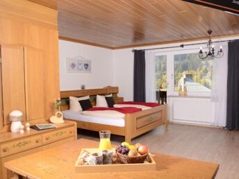 Kuschelstunden zu Zweit im romantischen Schwarzwald - 4 Tage mit Candle Light Diner & Therme