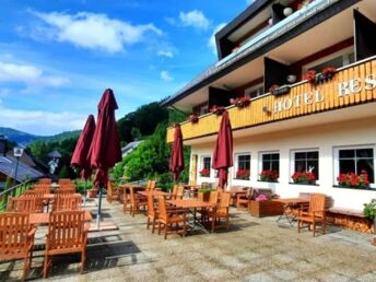 Kuschelstunden zu Zweit im romantischen Schwarzwald - 4 Tage mit Candle Light Diner & Therme