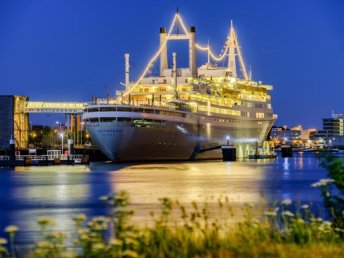 Kurzurlaub auf einem ehemaligen Kreuzfahrtschiff in Rotterdam