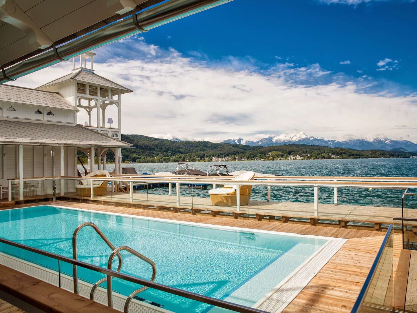 Romantischer Advent am Wörthersee inkl. Christkindlboot & Heißgetränk 