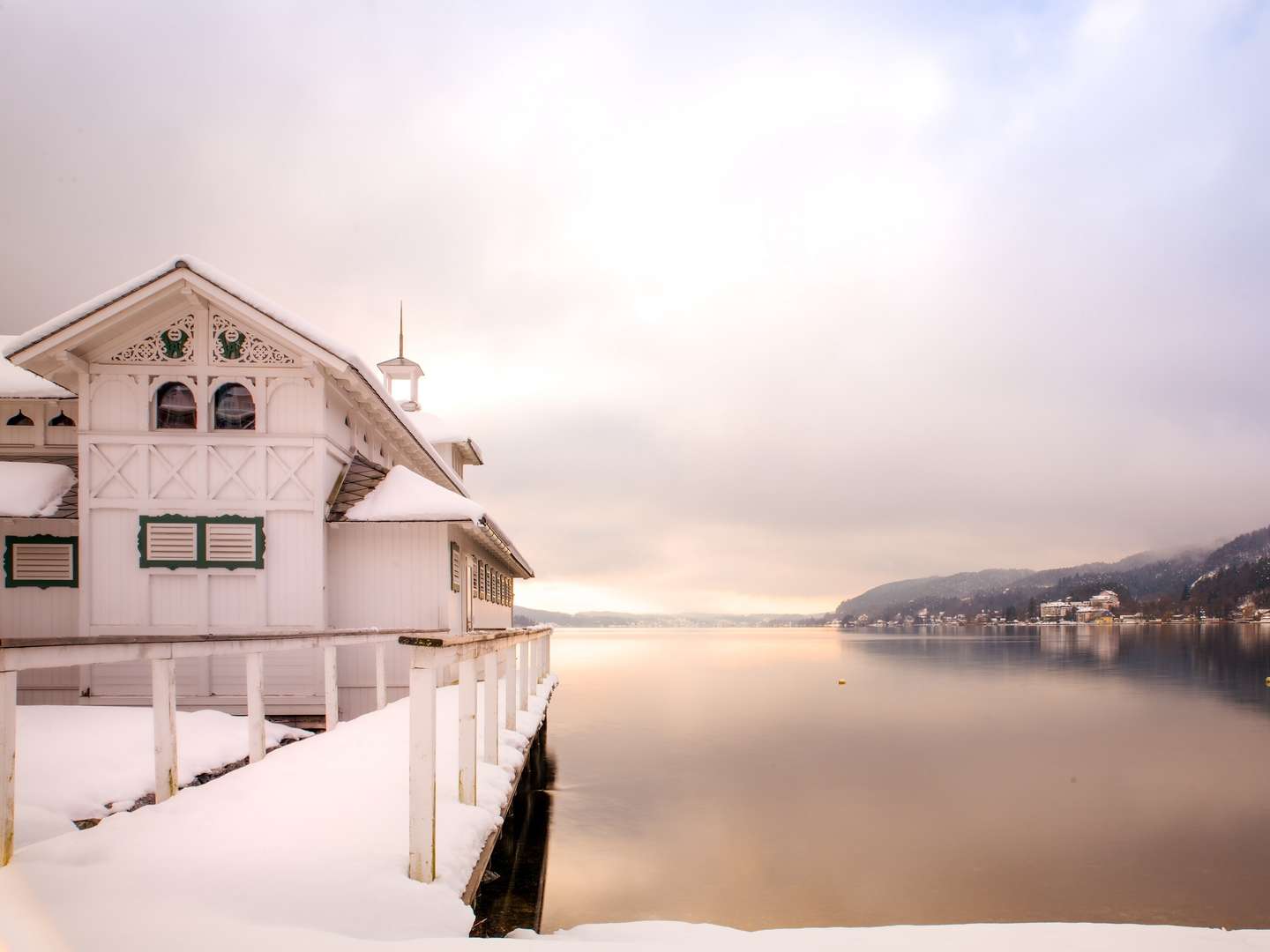 Romantischer Advent am Wörthersee inkl. Christkindlboot & Heißgetränk 