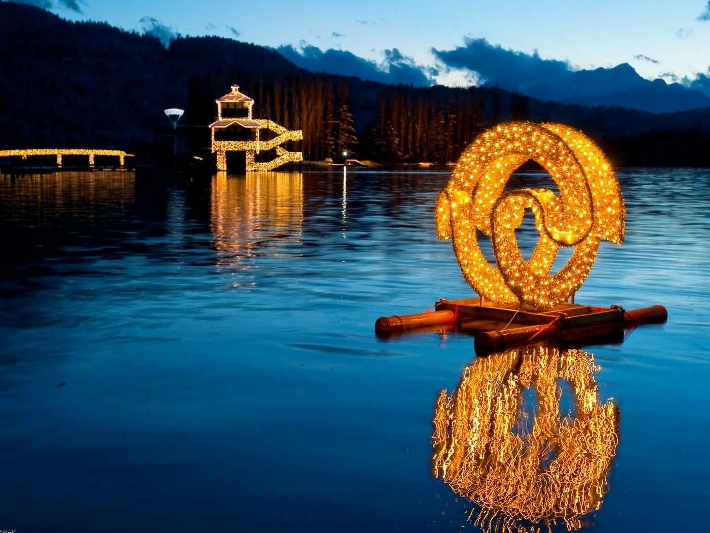 Romantischer Advent am Wörthersee inkl. Christkindlboot & Heißgetränk 