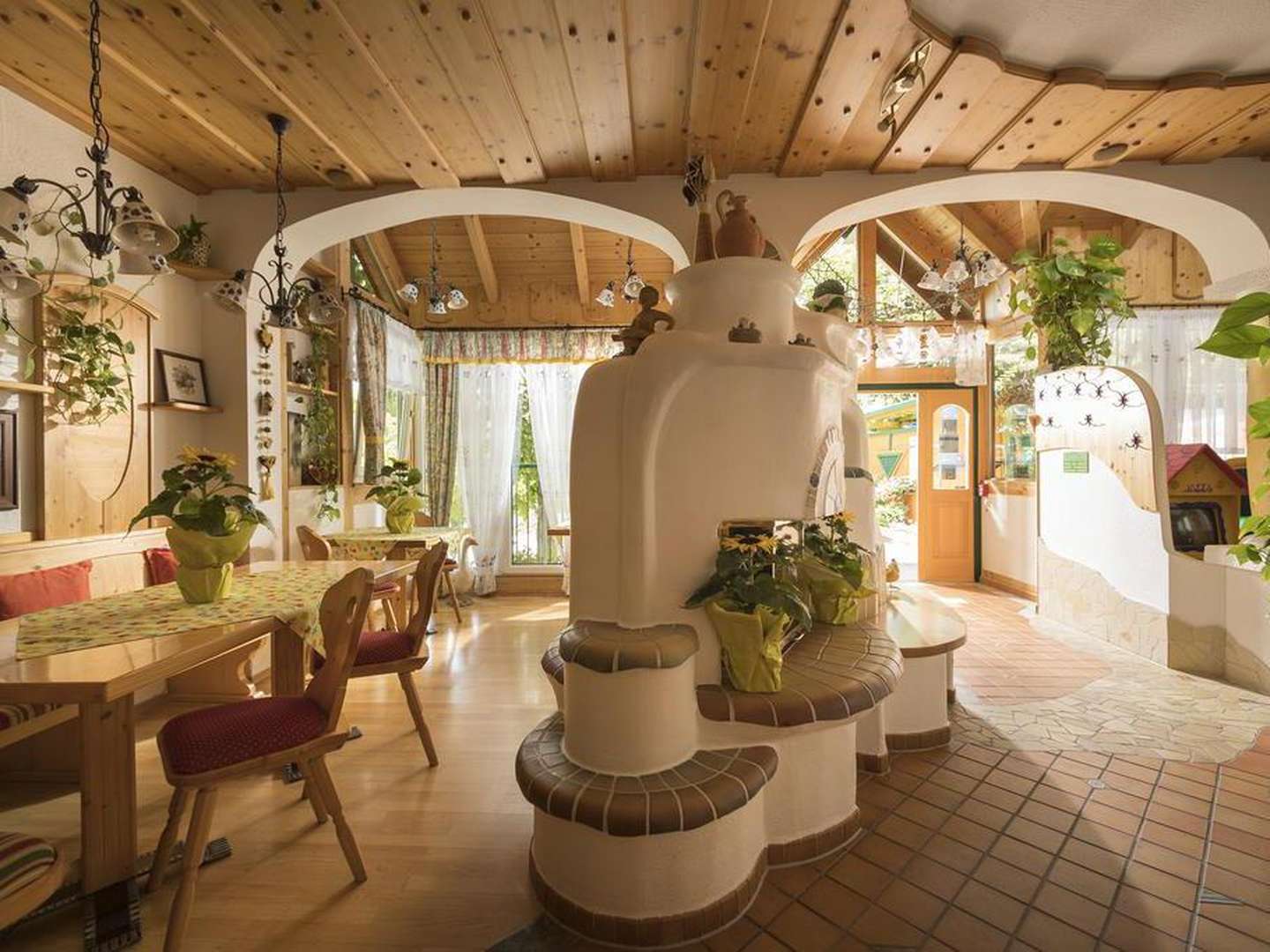 Urlaub zu Maria Himmefahrt im idyllischen Hotel nahe der Therme Loipersdorf    