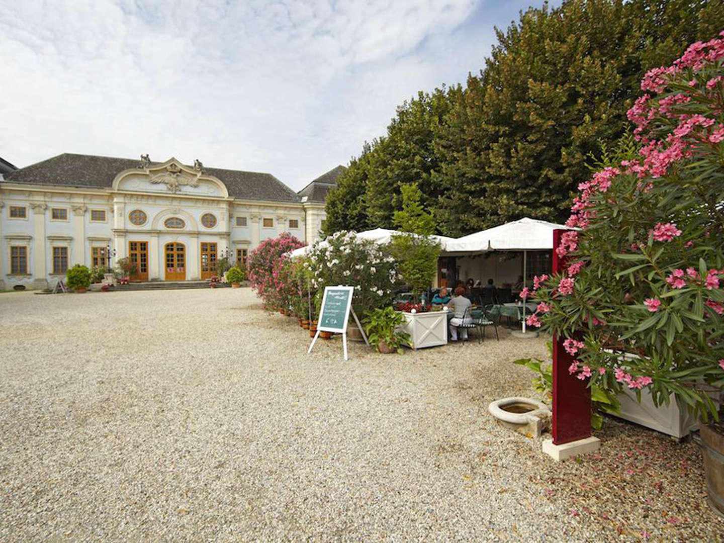 Schloss für Zwei inkl. Candle Light Dinner & Eintritt in die St. Martins Therme