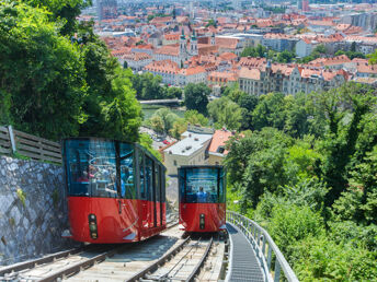 Graz entdecken mit Ticket für Schlossbergbahn sowie Altstadtrundgang durch Graz