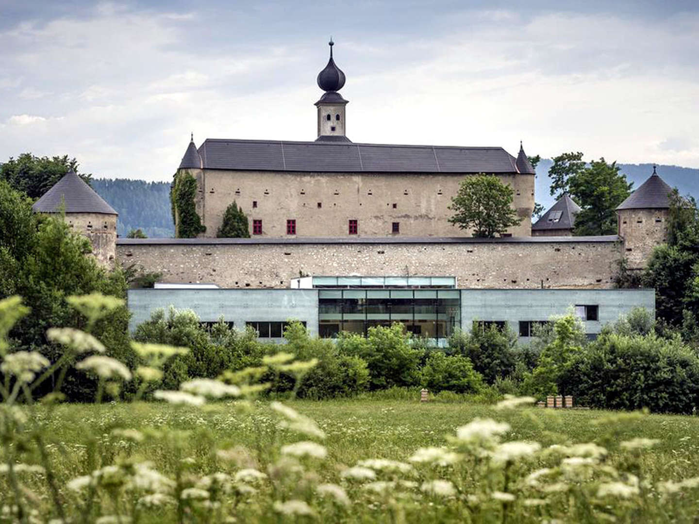 Komfort & Luxus im architektonischen Meisterwerk | 4 Tage Kurzurlaub inkl. Thermeneintritt