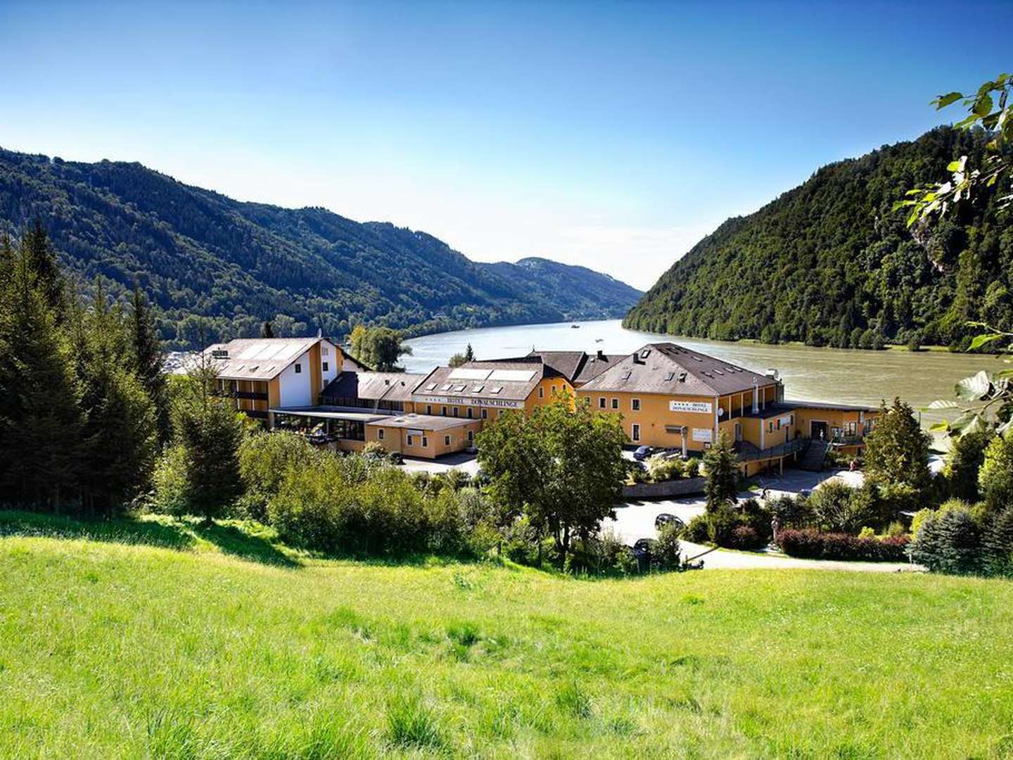 Auszeit an der Donauschlinge inkl. einer Flasche RedHotSecco & Donaupralinen