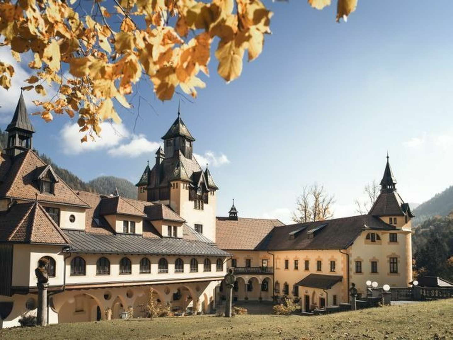 Goldener Herbst und Wildzeit im Naturhotel Schloss Kassegg inkl. Wildmenü & Eintritt Stift Admont