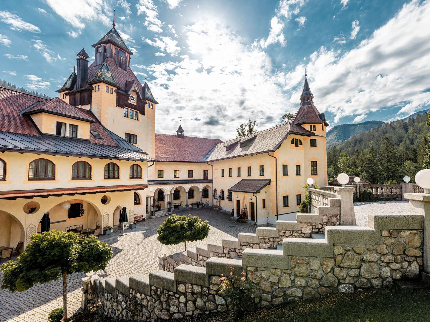 Goldener Herbst und Wildzeit im Naturhotel Schloss Kassegg inkl. Wildmenü & Eintritt Stift Admont