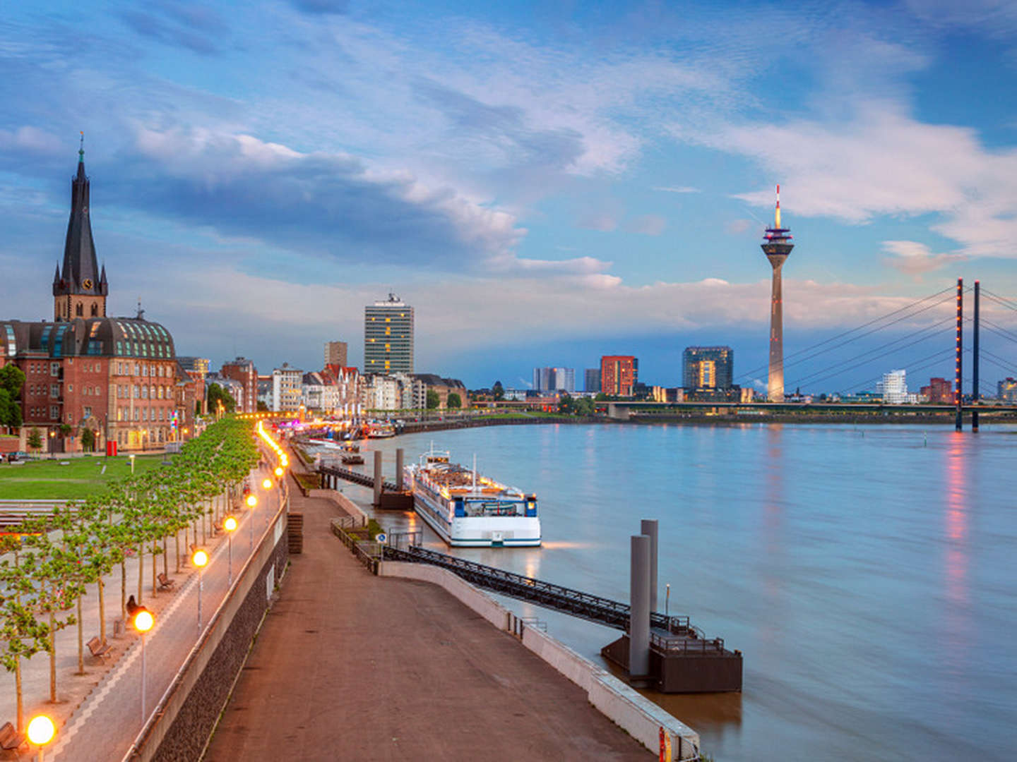 2 Tage Kurzurlaub in Düsseldorf am Rhein