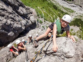 Familienurlaub im Brandnertal mit professioneller Kinderbetreuung | 7 Nächte