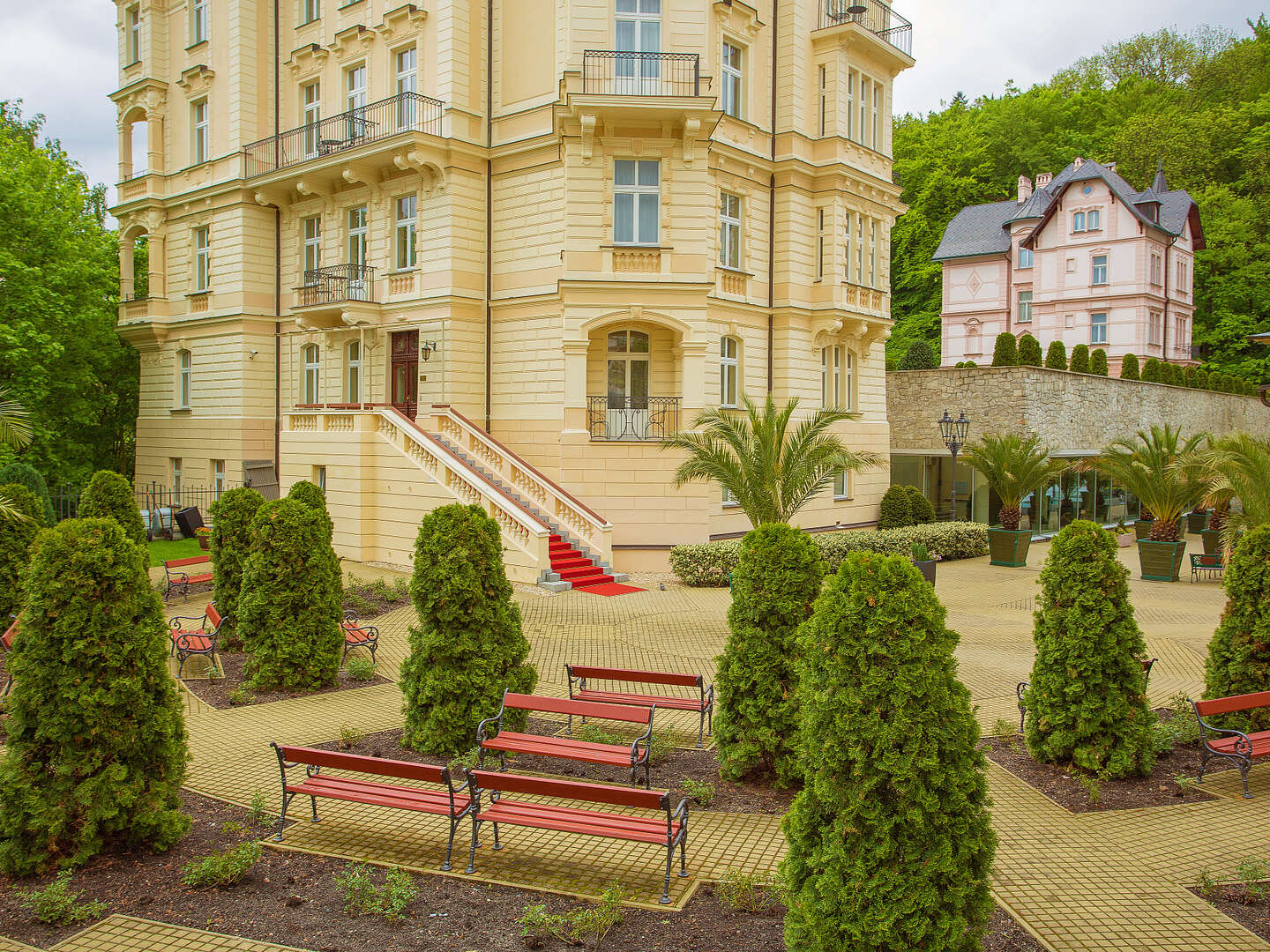 Erholungstage mit Frühstück im Savoy Westend Hotel / 3 Tage