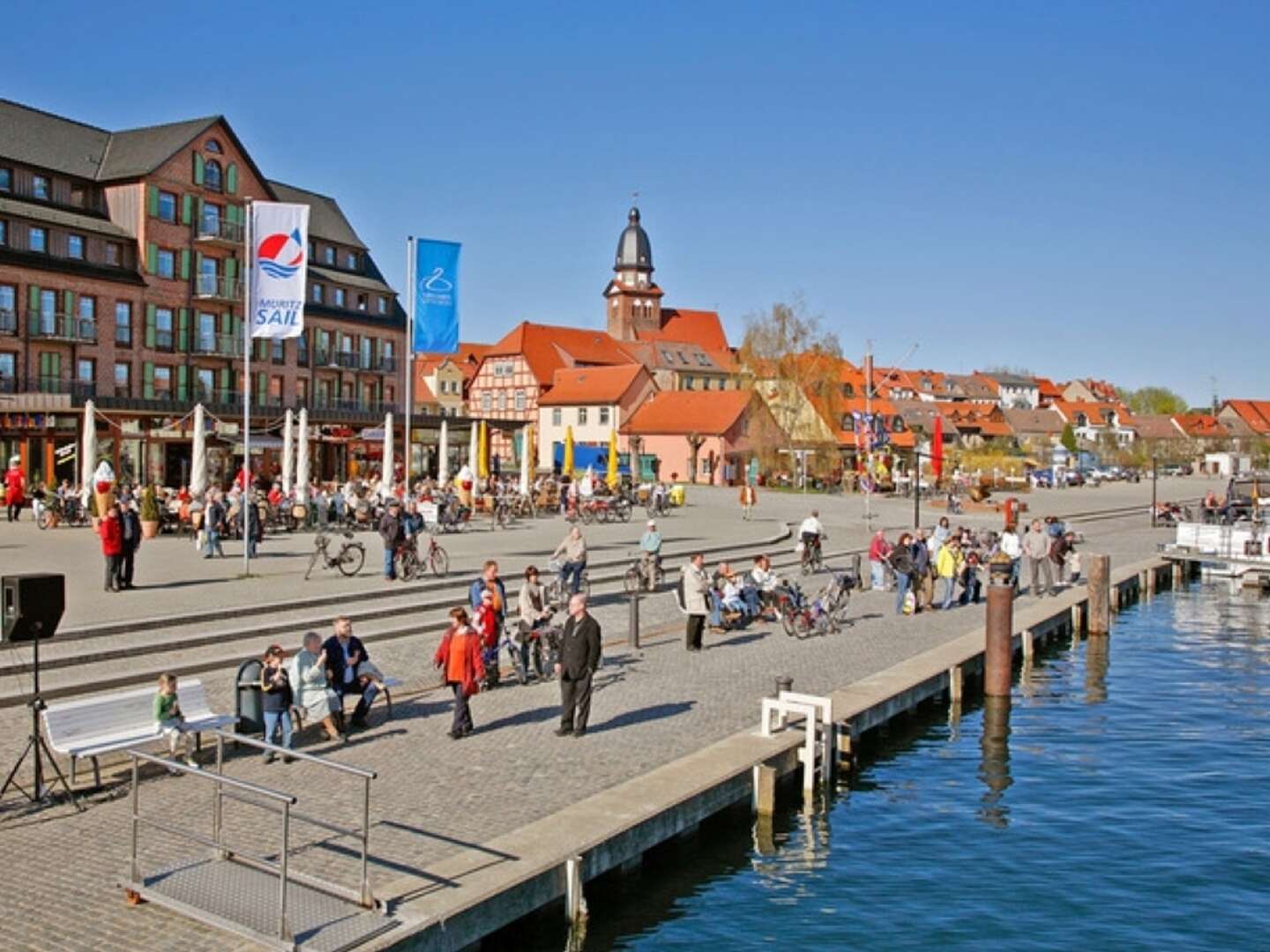 Müritz-Urlaub in der Nähe des Yachthafen inkl. Kajütboot