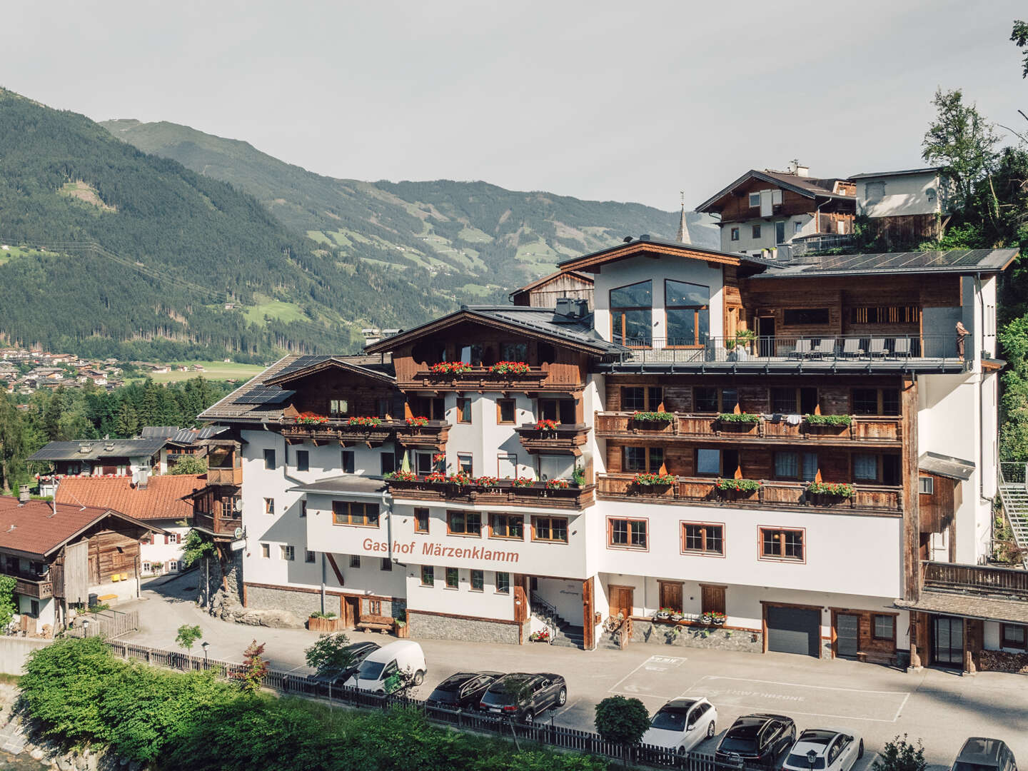 Auszeit mit Rooftop Panorama Spa im Zillertal