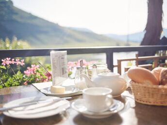 4 Tage Aktivurlaub: Entspannung am Flussufer der Mosel und Verwöhnzeit in der Vulkaneifel Therme