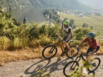 5 Tage Aktivurlaub: Entspannung am Flussufer der Mosel und Verwöhnzeit in der Vulkaneifel Therme