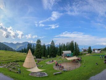 Pfotenglück im Laternsertal | Urlaub mit Hund im JUFA Hotel Laterns***s | 2 Nächte