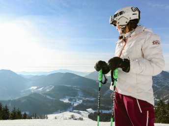 Last Minute ins JUFA Hotel Laterns – Skiurlaub mit Skiticket zum Schnäppchenpreis I 5 Nächte 