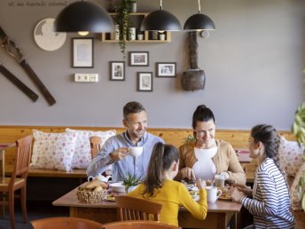 Gemeinsam die Berge erleben: Familienurlaub im JUFA Hotel Eisenerzer Ramsau I 4 Nächte