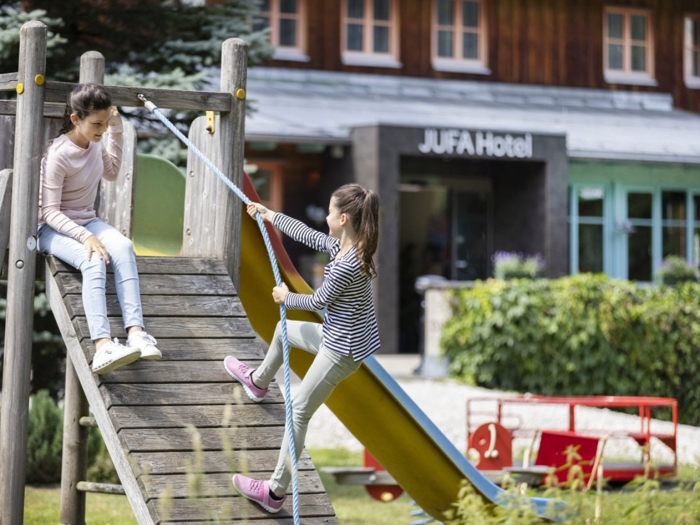 Gemeinsam die Berge erleben: Familienurlaub im JUFA Hotel Eisenerzer Ramsau I 5 Nächte