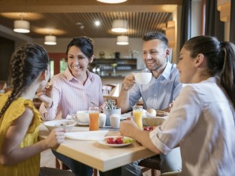 Gipfelstürmer willkommen: Euer Wanderurlaub im JUFA Hotel Mariazell I 4 Nächte